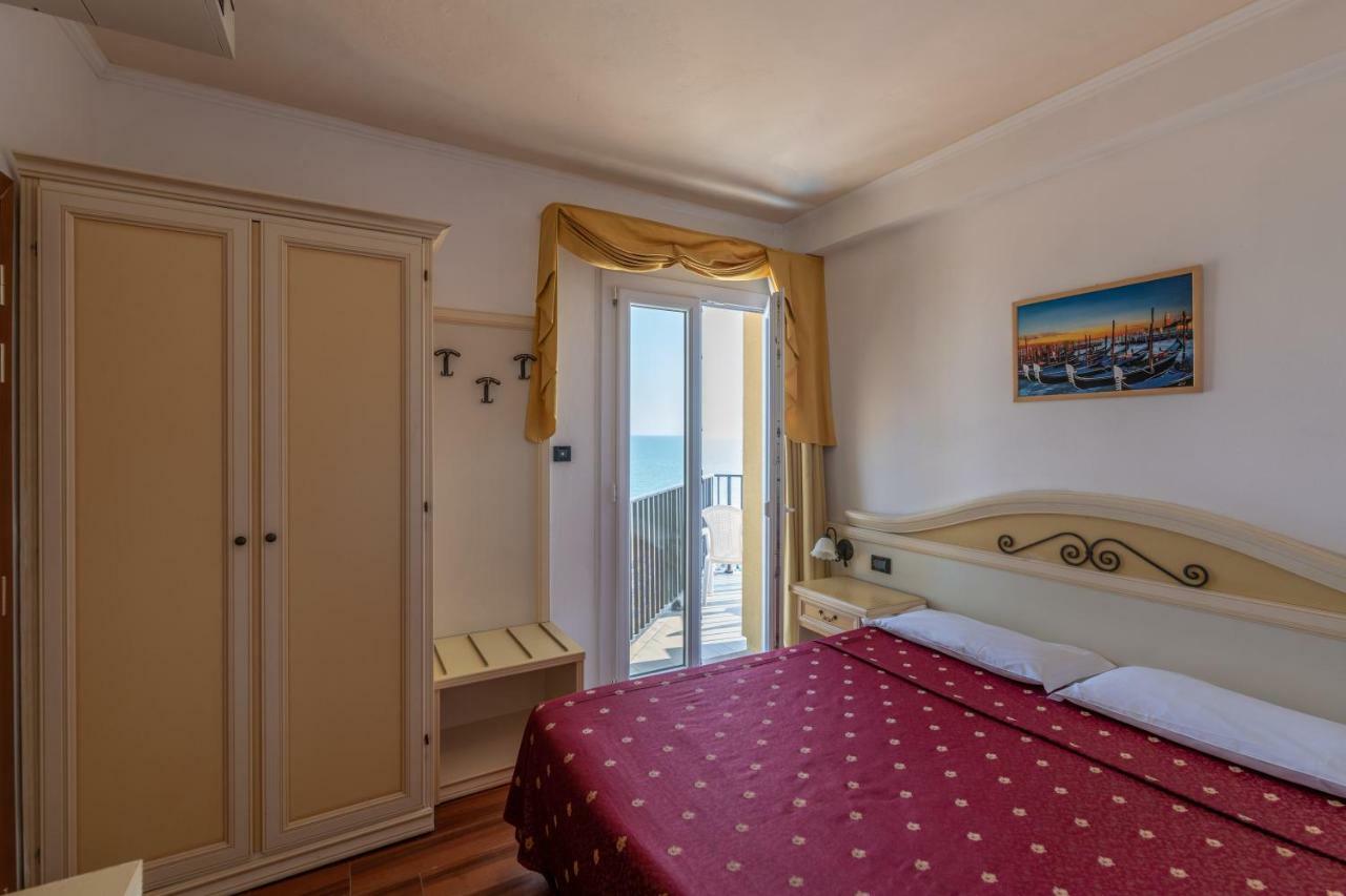 Hotel Mondial 3*