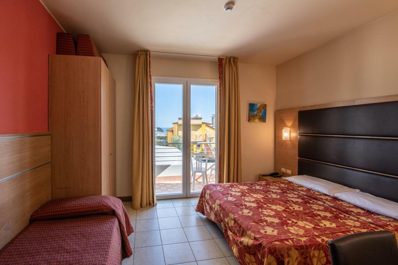 Mondial Hotel 3*