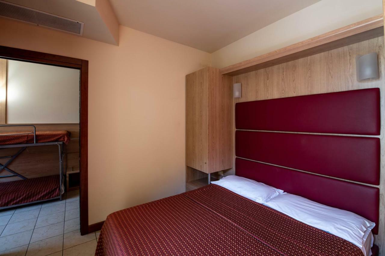 Hotel Mondial 3*